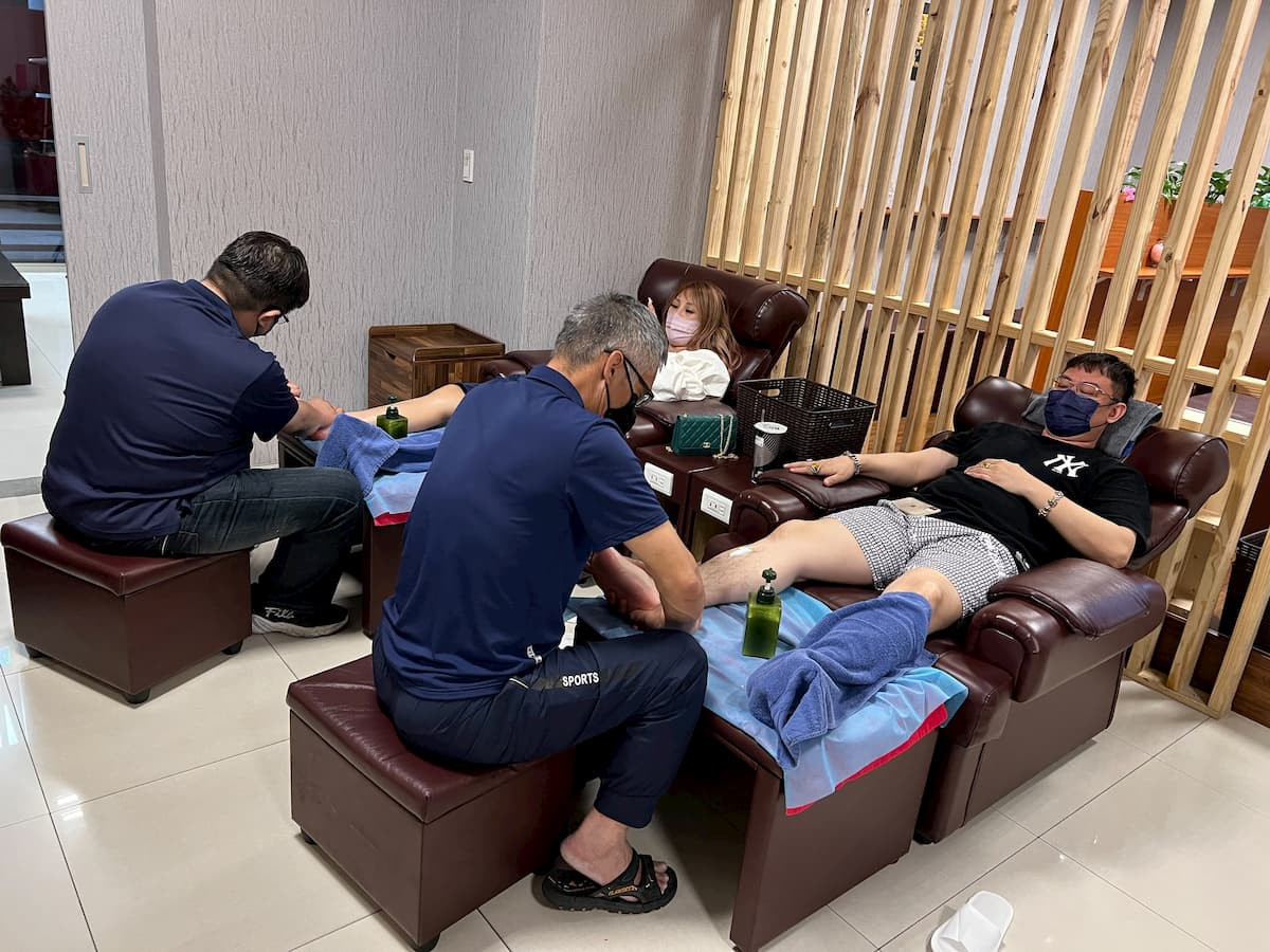 康誠足體養生會館,專業俐落按摩手法,帶來最高品質享受。(圖/康誠足體養生會館)