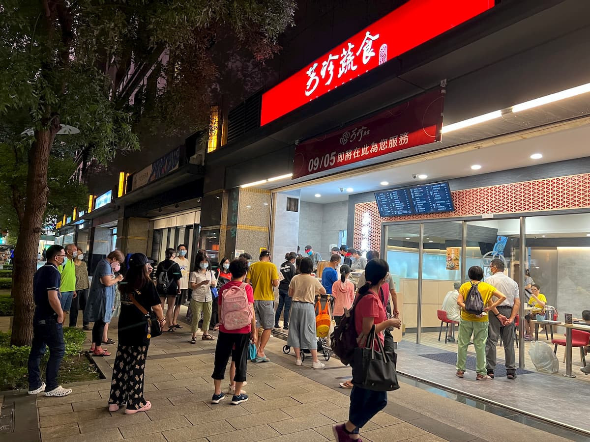 芳珍蔬食是蔬食美食的新選擇,多元化純素料理滿足各式味蕾。(圖/芳珍蔬食)