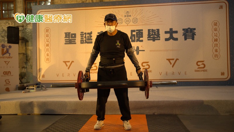 患有帕金森氏症的陳瑞德,今年62歲,挑戰115公斤成功。