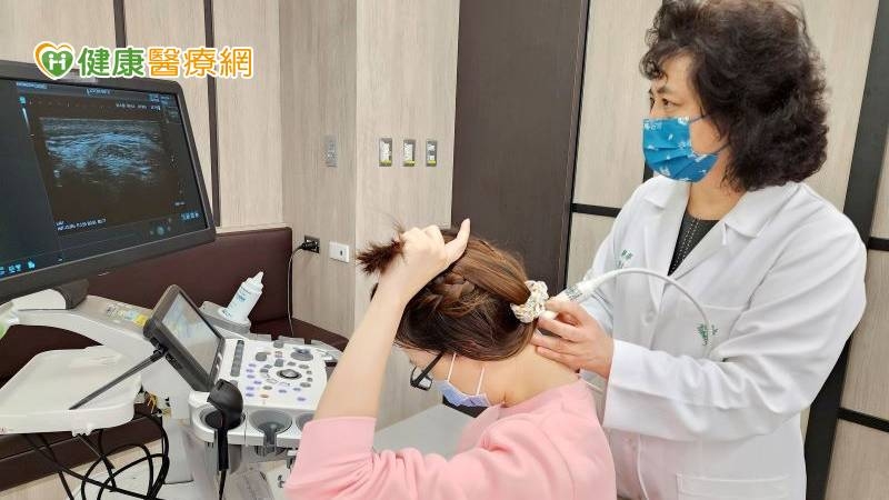 突昏倒又秒醒！妙齡女「頸源性眩暈」　致病因不少人都遇過