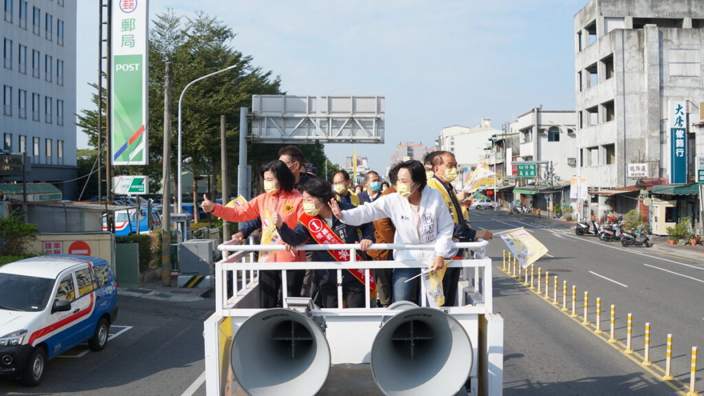 選前最後關鍵一週今1 3日嘉義市長候選人黃敏惠在早上進行第一波車隊掃街
