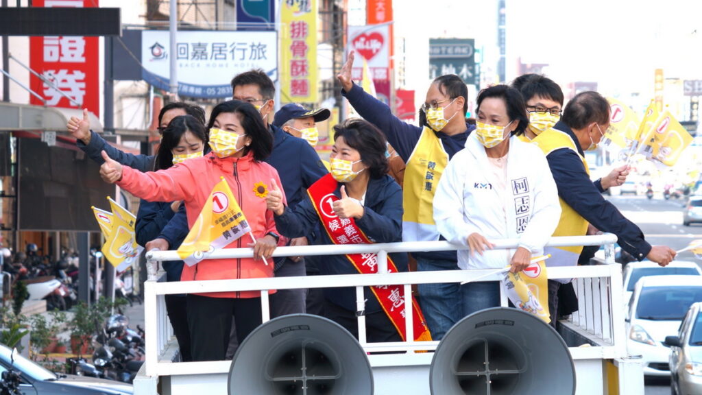 選前最後關鍵一週今1 3日嘉義市長候選人黃敏惠在早上進行第一波車隊掃街