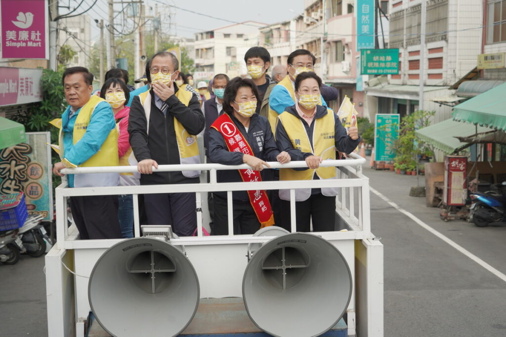 選前最後關鍵一週今1 3日嘉義市長候選人黃敏惠在早上進行第一波車隊掃街