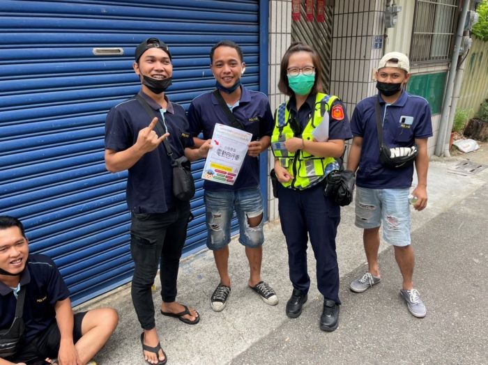 新制上路 苗警出擊宣導微型電動二輪車