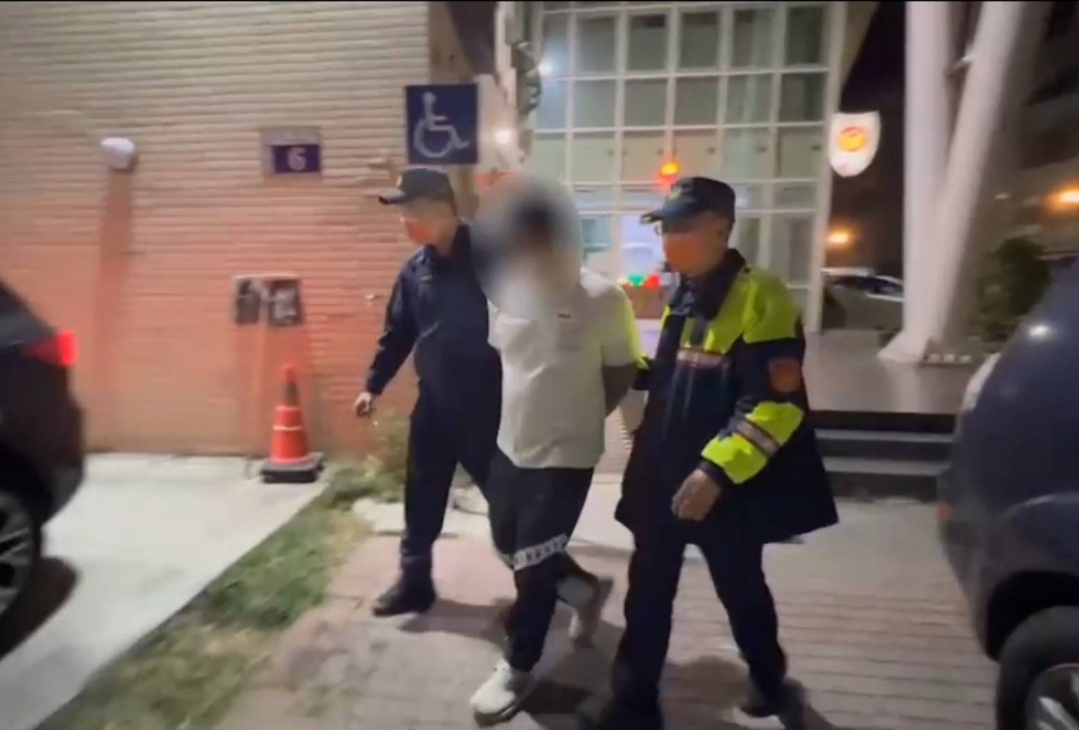 中市警三分局日前火速逮捕幫友討萬元債務起糾紛案主嫌歸案,深獲各界好評。(圖/記者謝榮浤翻攝)