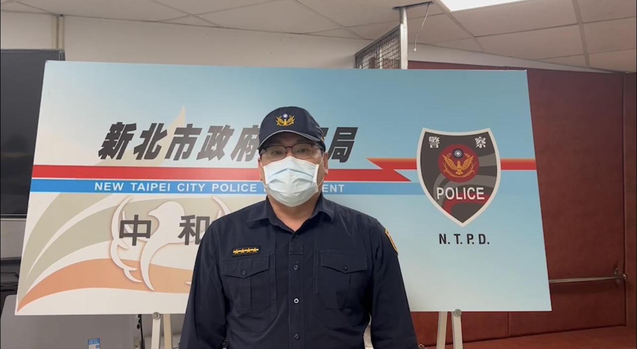 中和分局南勢所副所長李勇興說明案情。(記者徐煜勝翻攝)