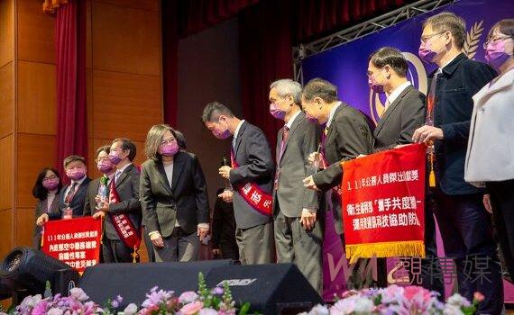 政界奧斯卡公務人員傑出貢獻獎頒獎 總統表揚6人與6團體勉持續努力