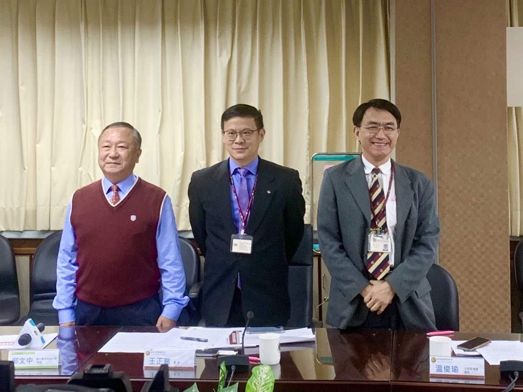 圖:國立雲林科技大學 郭文中教授(左) 、NCC王政嘉委員(中) 、北區監理處溫俊瑜處長(右) 出席5G行動寬頻基地臺電磁波量測委託研究結果說明會。