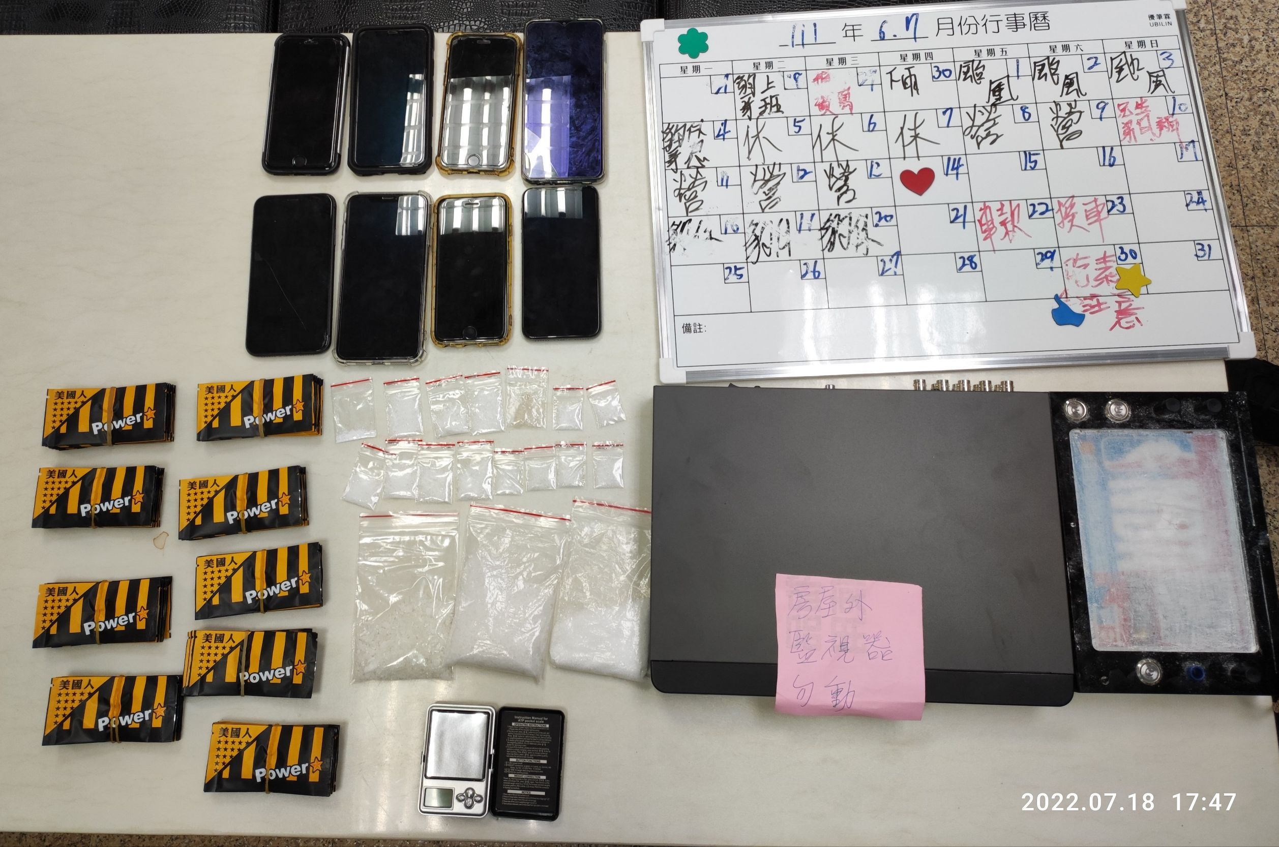 中市警刑大偵查第六隊日前破獲以林姓犯嫌為首之販毒集團，在龍井地區承租透天民宅作為製毒分裝場。(圖/記者林㤈輝翻攝)