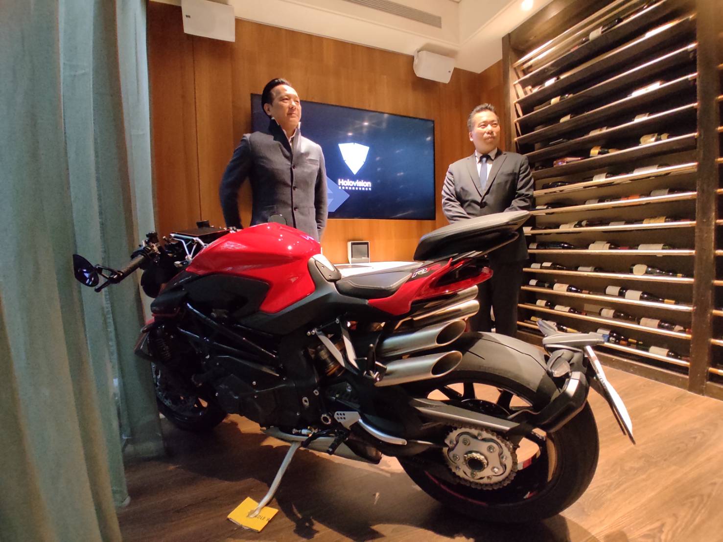 黑科技浮空儀問世,下世代的車載投影產品發表