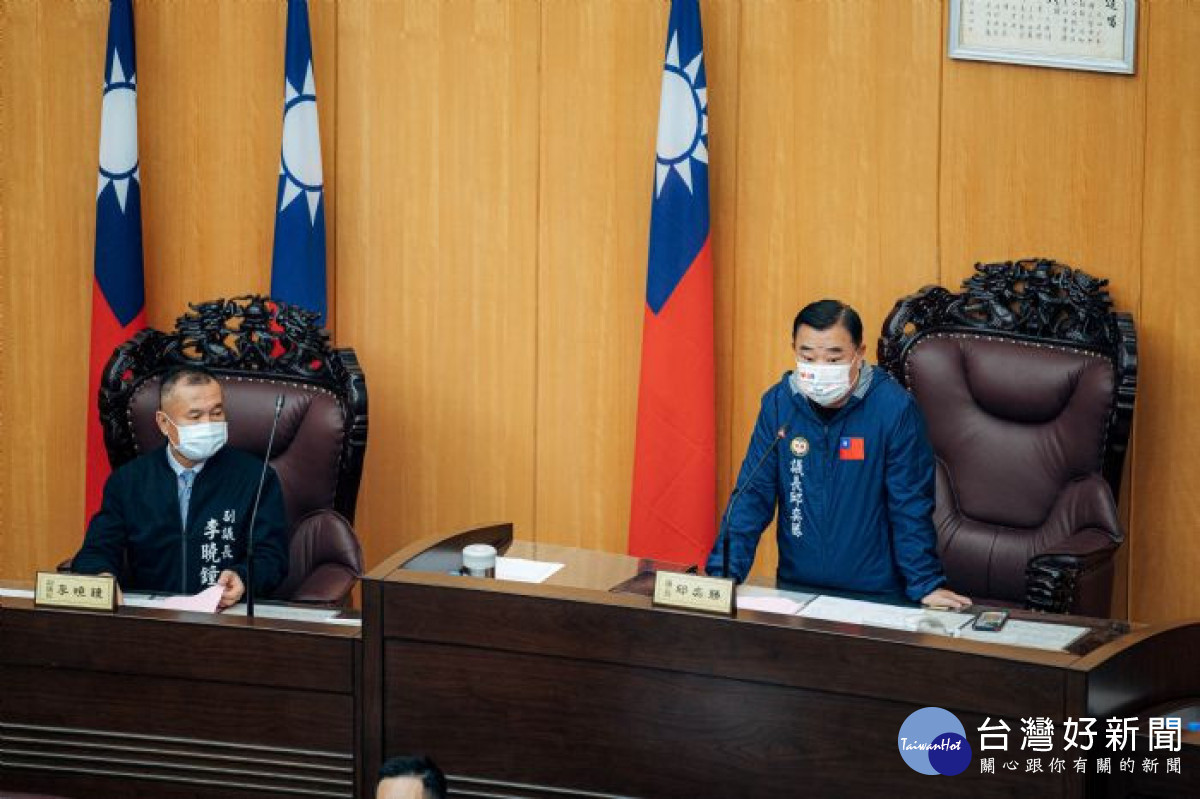 桃園市議會議長邱奕勝表示，112年度總預算案三讀通過。