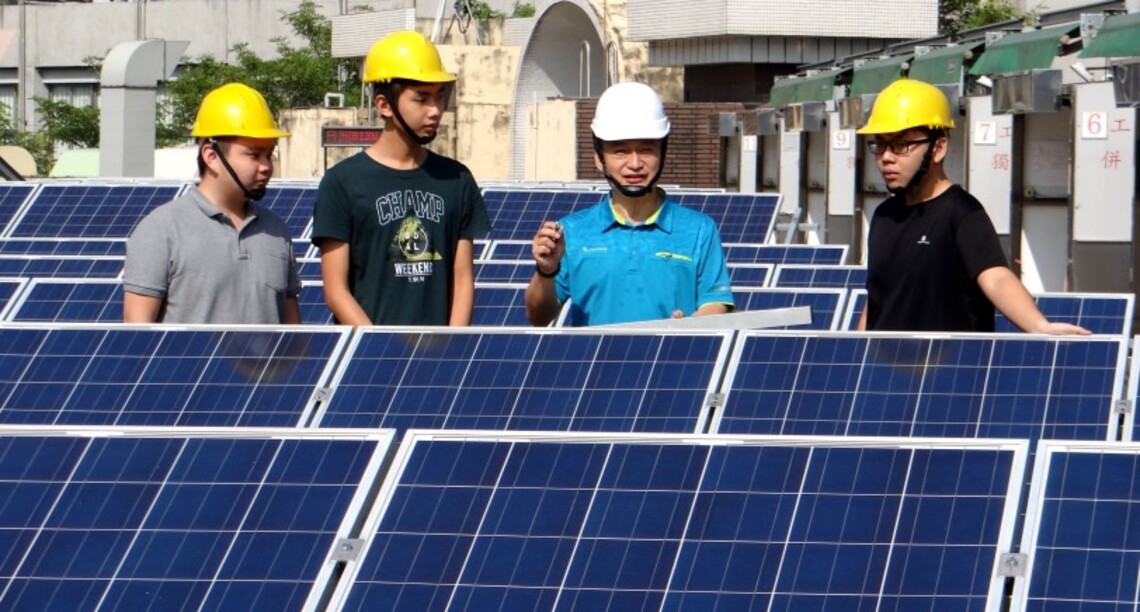 正修電機科技中心產學績效佳 Cheers雜誌南下採訪