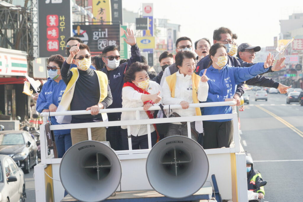 黃敏惠與盧秀燕合體車掃
