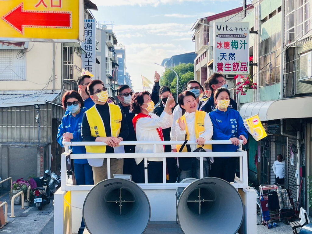 黃敏惠與盧秀燕合體車掃