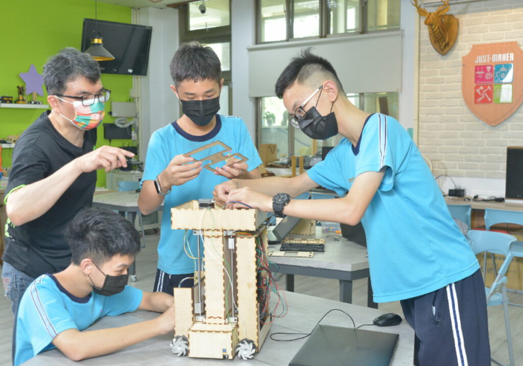 教育新世代-帶領孩子探索成長,具備挑戰及創造未來的能力,將實驗、創新與永續精神