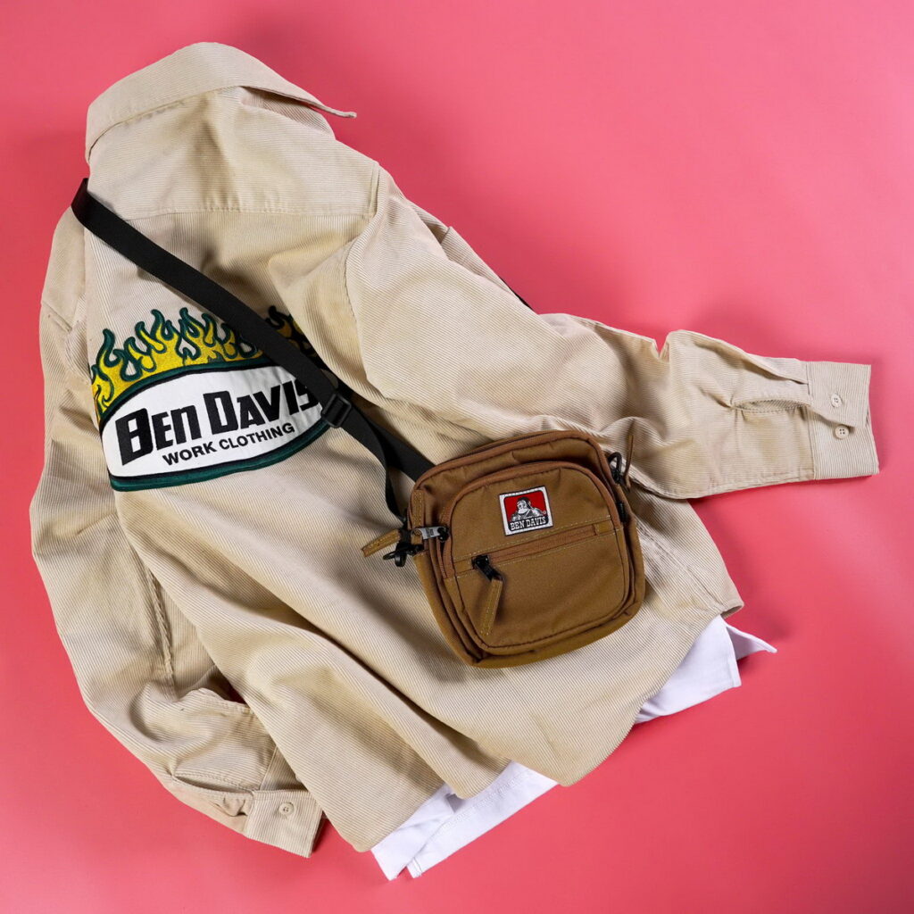BEN DAVIS 信義遠百 A13 明星商品 TOP 10CORDY WORK SHIRT 刺繡火焰燈芯絨襯衫寬版型重料襯衫，在近兩年暖冬的季節效應之下，演變出輕便型外套