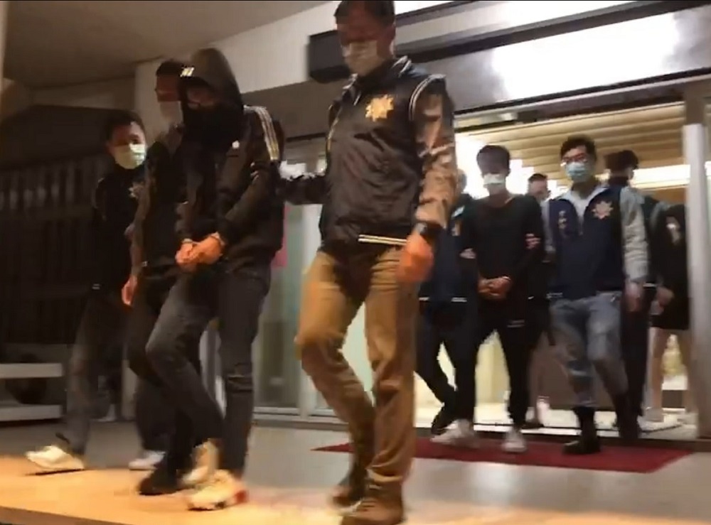 獲釋人頭巧遇詐欺歹徒 報警再救3人逮4看守男子 86 202212164