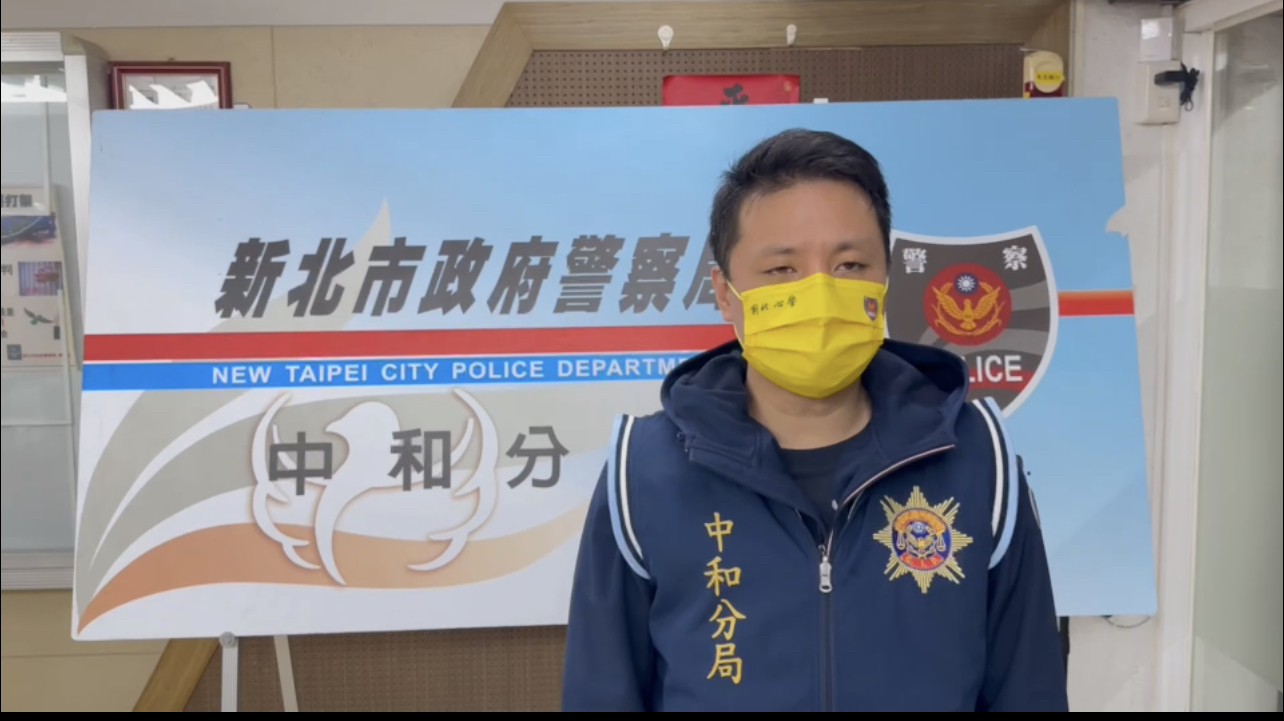 中和分局偵查隊長陳冠宇說明案情。(記者徐煜勝翻攝)