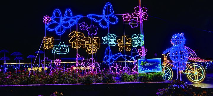 高山聖誕樹好美!2022山谷燈光節點亮梨山、谷關之夜