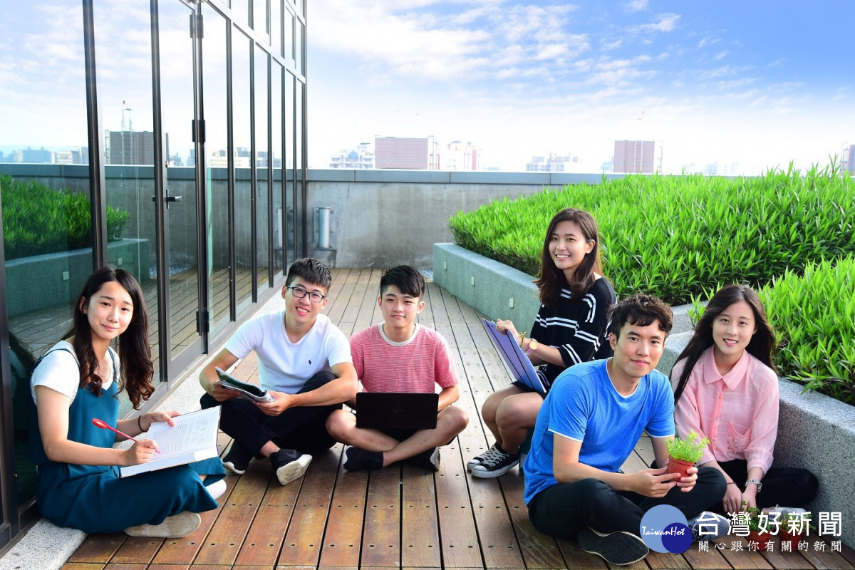 中原大學確信『愛』是教育的主導力量，提供學子溫馨友善、永續學習的綠色校園。<br /><br /> <br /><br /> 