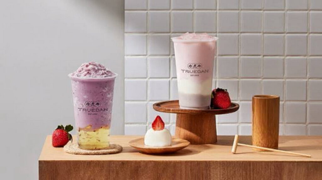 珍煮丹X鮮乳坊「草莓米大福」、「莓桂雪沙」12月21日限定上市。
