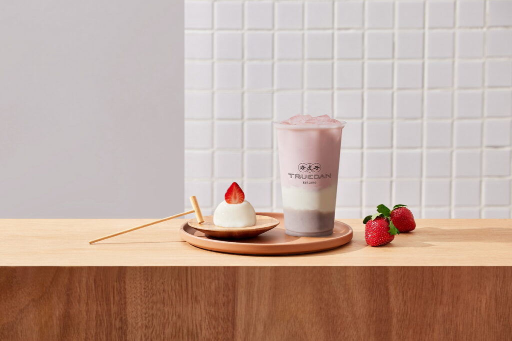 ▲「草莓米大福」超「澎湃」組合,可以喝的草莓大福誕生!