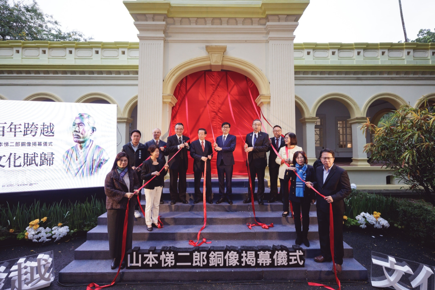 高雄現代化先驅山本悌二郎銅像賦歸橋頭