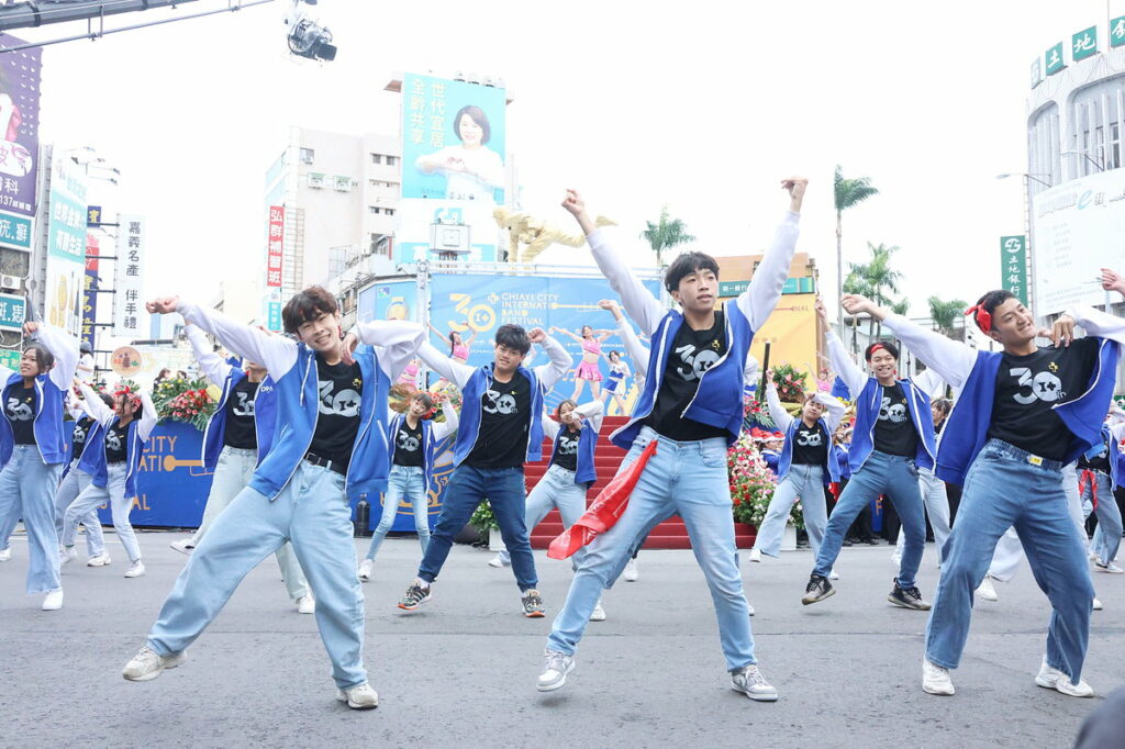 東吳高職百人演出