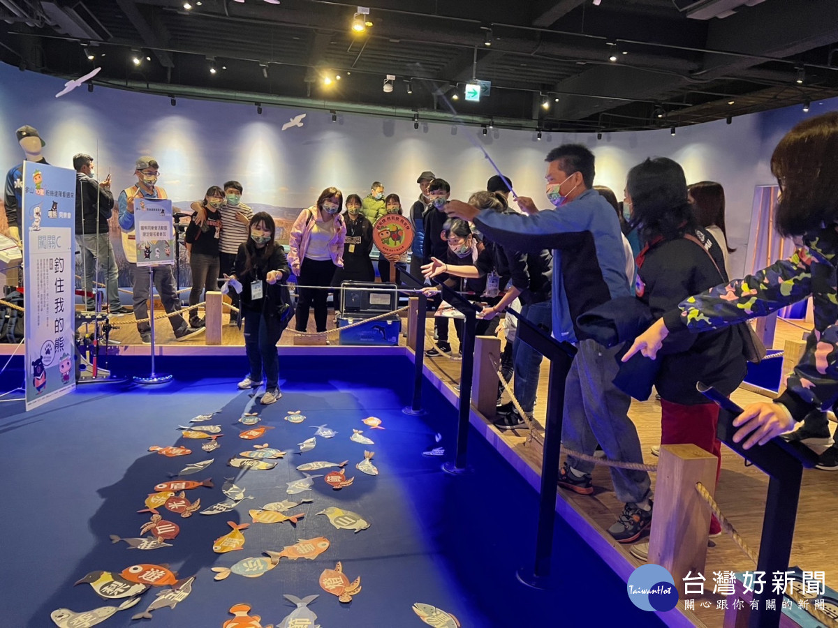 「參山10萬粉絲達陣過來-喔熊同樂會」設計闖關遊戲,讓粉絲透過玩遊戲寓教於樂。