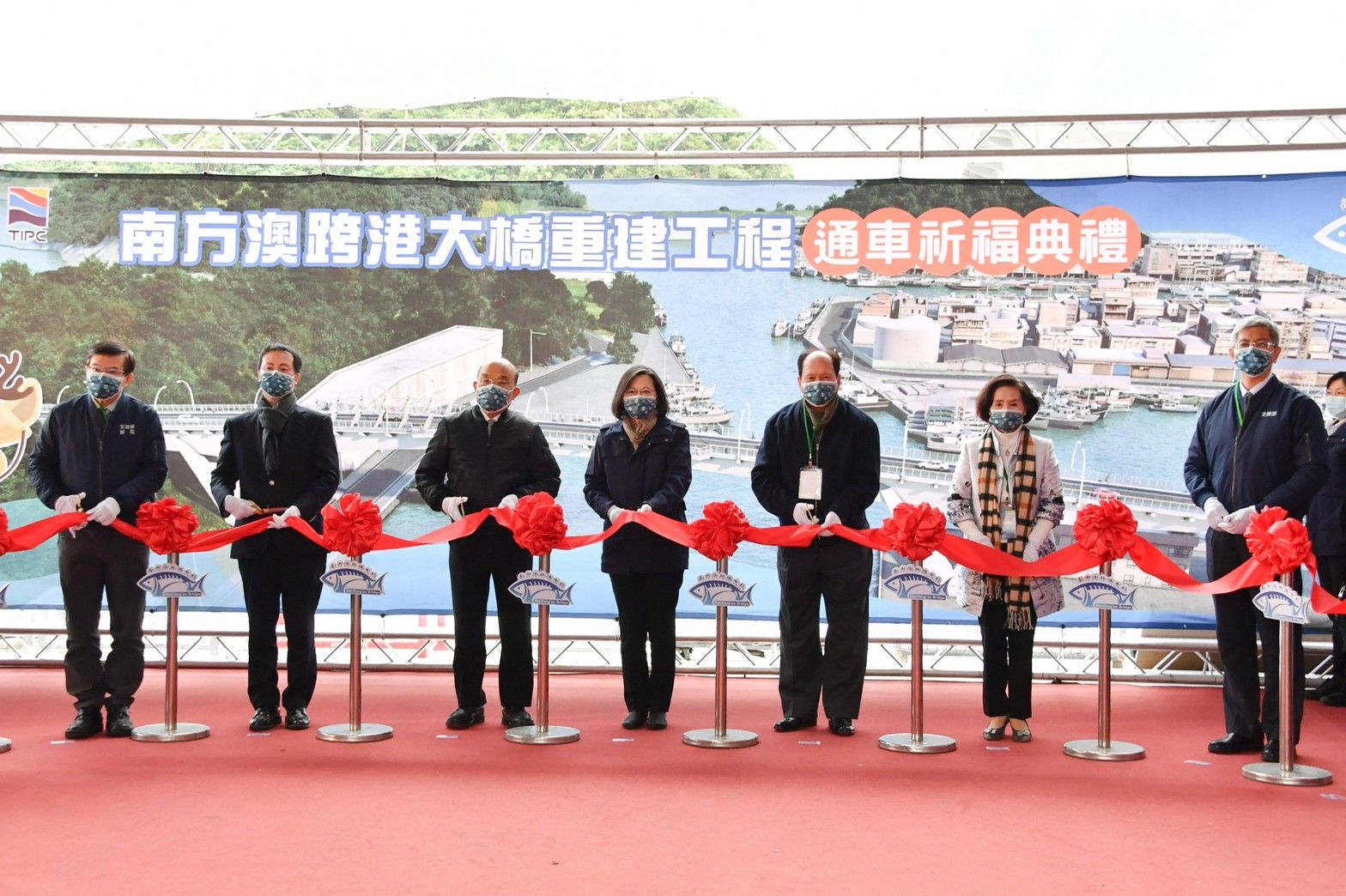 見證南方澳跨港大橋重建通車 蘇揆:感謝各方協助重建 政府已完成全國2.6萬座橋梁總體檢,並建立橋梁監管制度