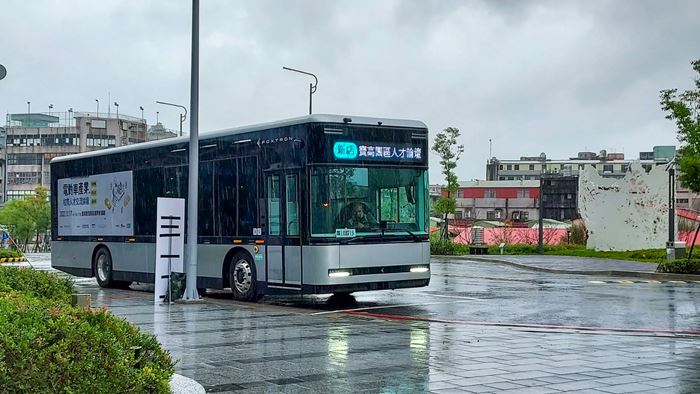 齊力推動電動車產業 新北市府攜手鴻海舉辦校際人才交流論壇
