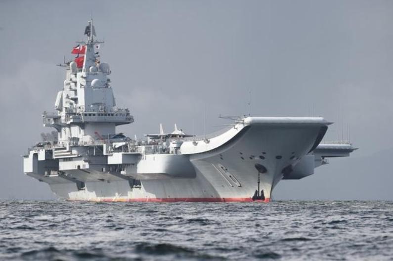 中共解放軍近日展開對圍台軍演,而遼寧號航母編隊已抵達我東部外海進行演訓。遼寧號航母資料照片
