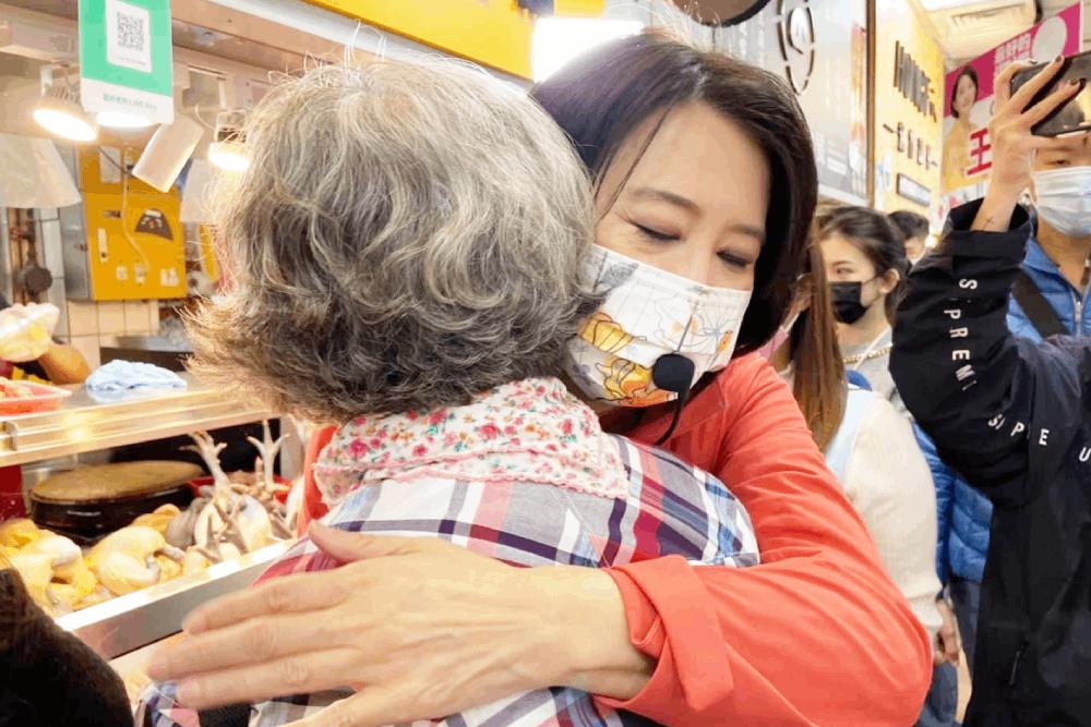 【洪孟楷專訪4-1】談王鴻薇輔選戰略機密 為何這一席如此重要? 96 王鴻微擁抱民眾