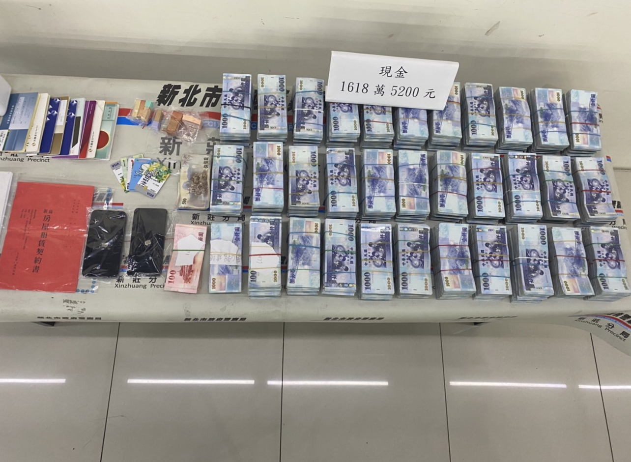車手提領詐騙現金1618萬5200元。(記者戴昱弘翻攝)