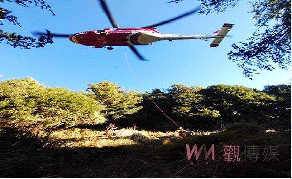 仁愛山區白姑大山松林營地山友摔傷無法行動19日直升機成功吊掛送醫