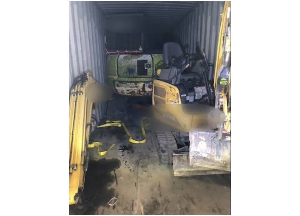 加拿大進口挖土機 車底夾藏槍枝及大麻企圖闖關入境 71 54678