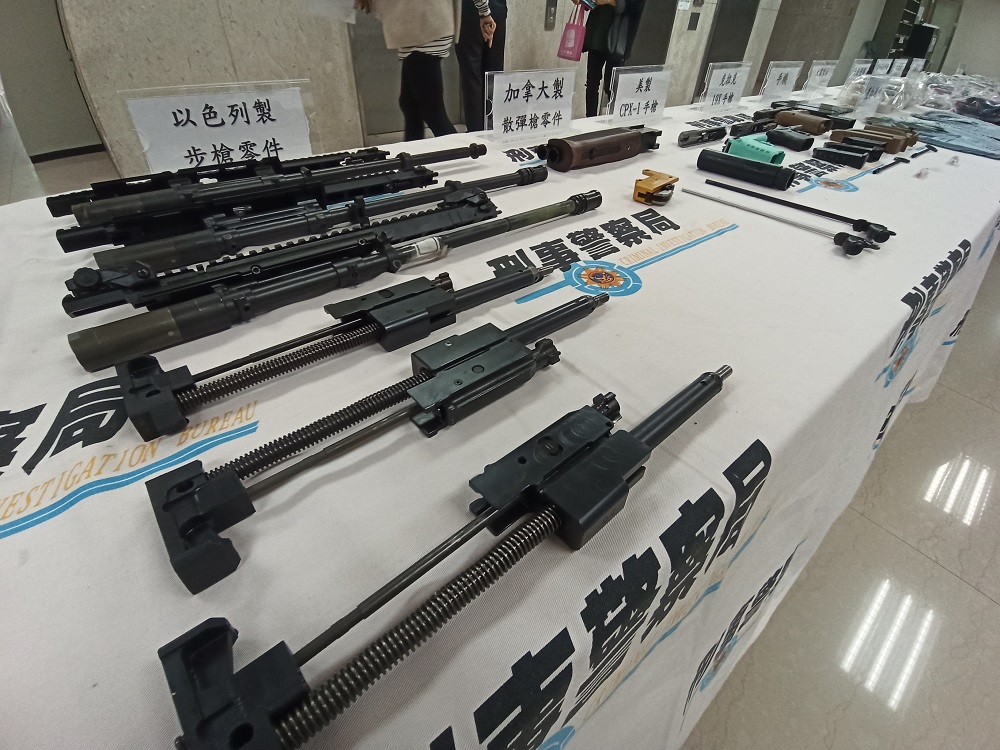 加拿大進口挖土機 車底夾藏槍枝及大麻企圖闖關入境 72 IMG 20221220 095457