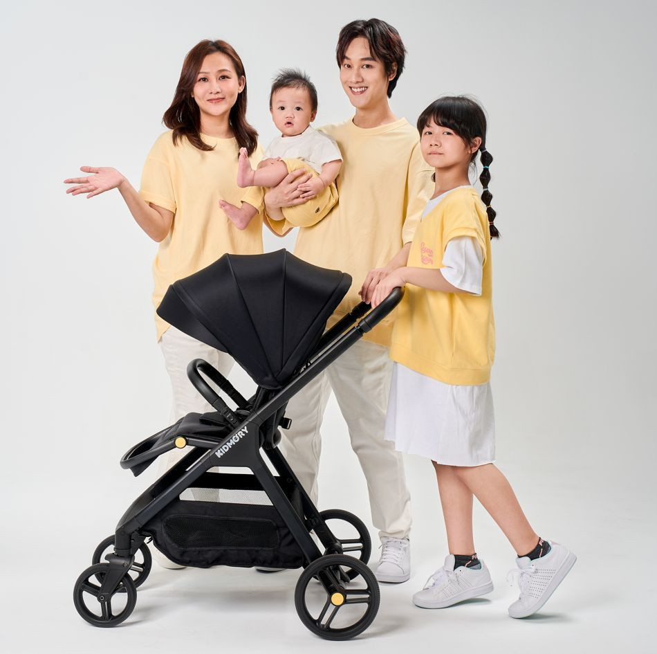 雷萌車擁有抗UV遮陽棚;車輪24顆滾珠軸承;加大置物空間。