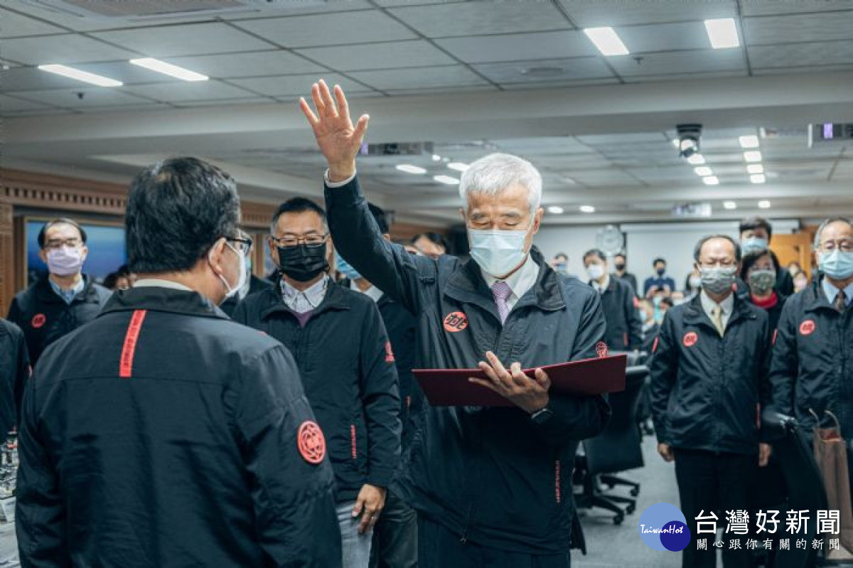 李副市長宣讀總辭報告。