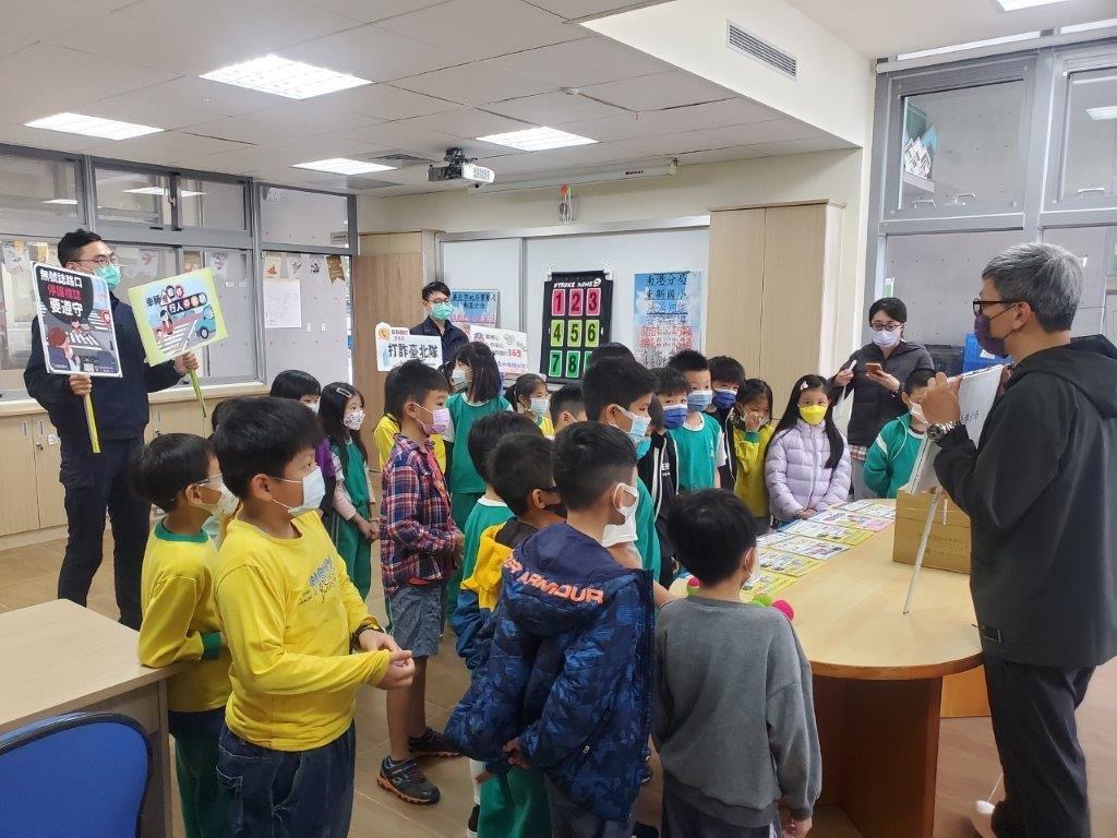 南港分局前進校園扎根宣導學童交通安全
