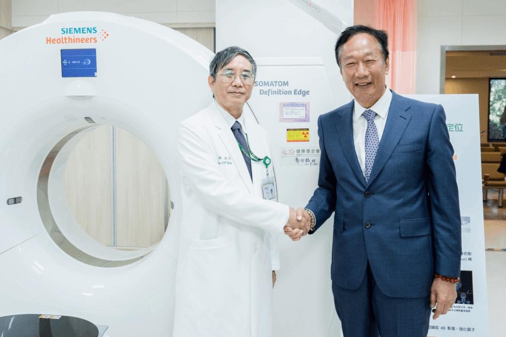 林濁水:為BNT抱不平?郭台銘怨蔡英文不早恩准進口大幅減少死亡 74 郭台銘與醫師