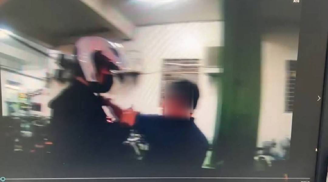 高雄酒駕累犯又拒捕 謊稱包包內有12萬 遭警現場清點秒打臉