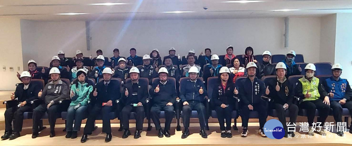 內部規劃部分,1至4樓為主要辦公及洽公空間,5樓為會議室及可容納600人的活動中心。