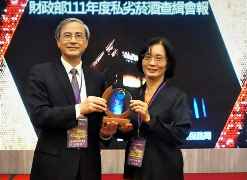 財政部長職缺將由政次阮清華（左）代理。翻攝台中市政府財政局臉書粉專