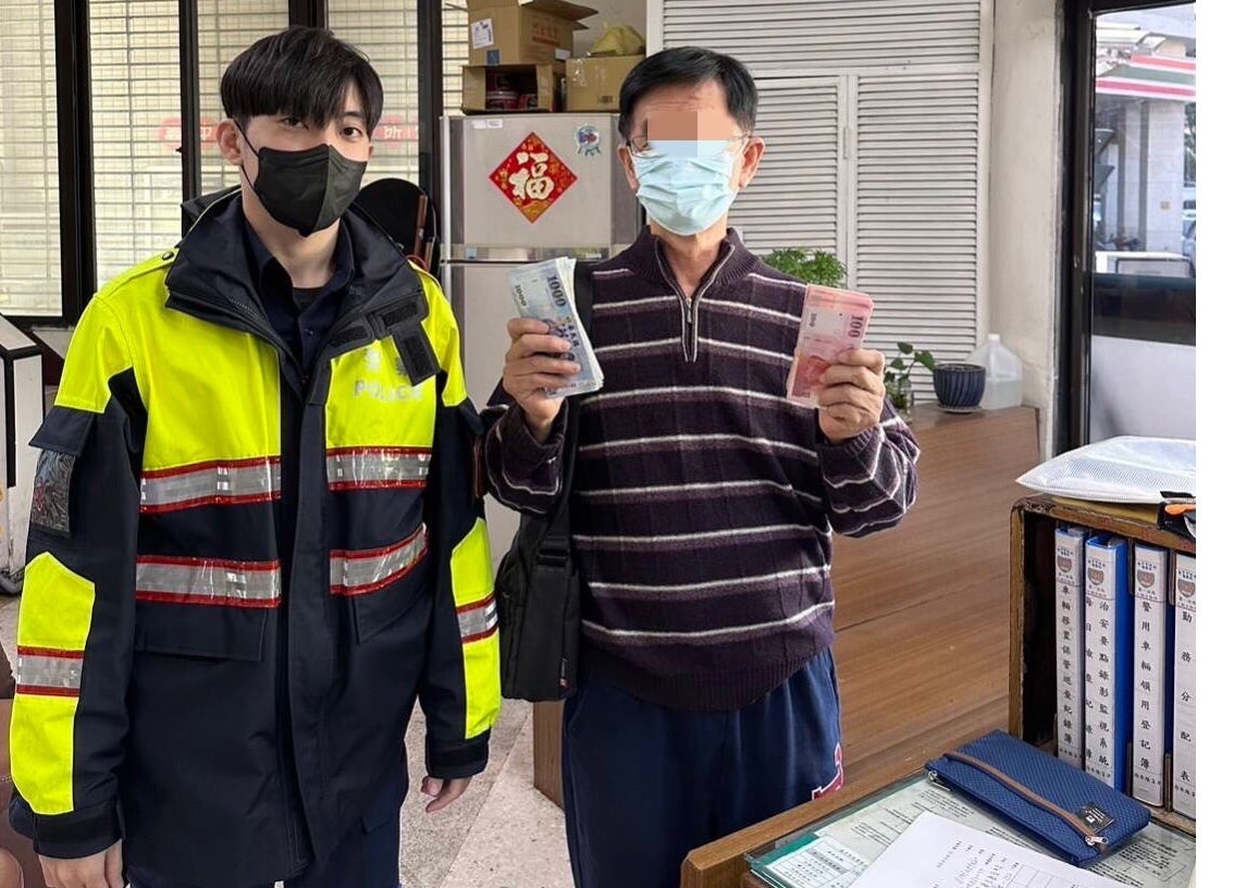 ▲ 員警以車追人,找到丟失錢包的向姓失主 (圖/台中市警察局 提供)