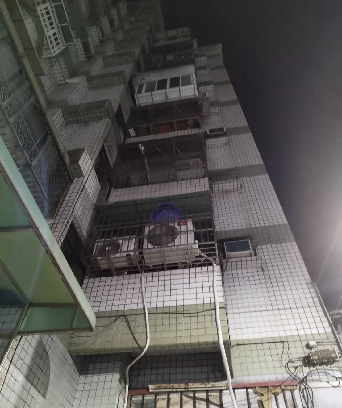 少男找女友談復合 不慎愛的迫降墜樓所幸無大礙