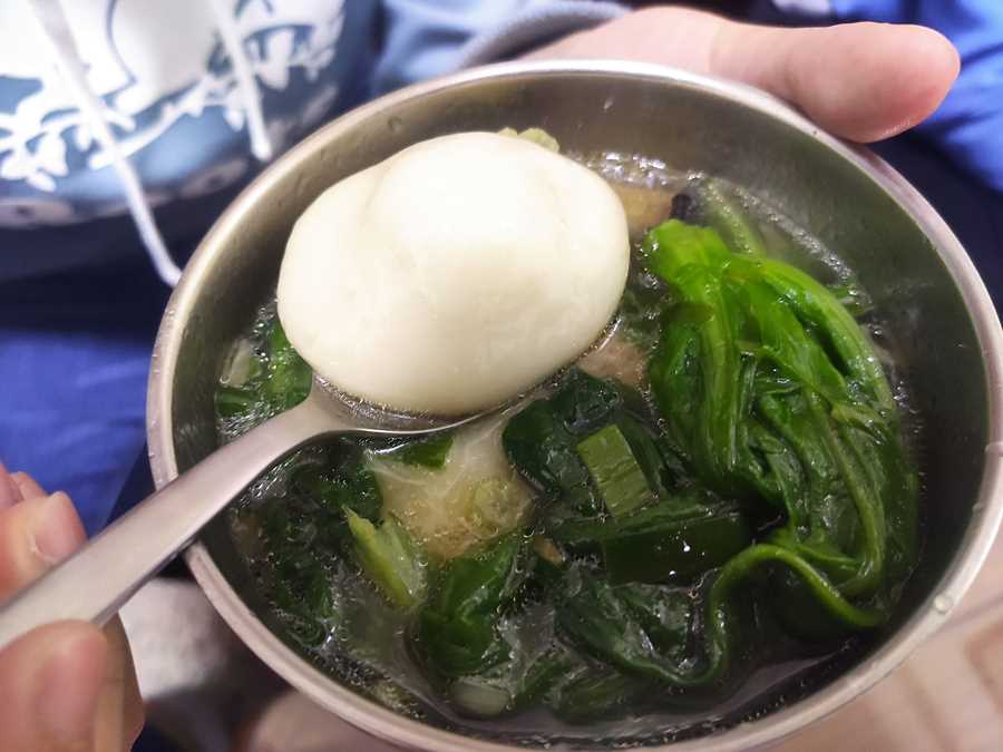 鄭宇真醫師建議胃食道逆流病人面對冬至美味湯圓,細細品味一兩口即可。