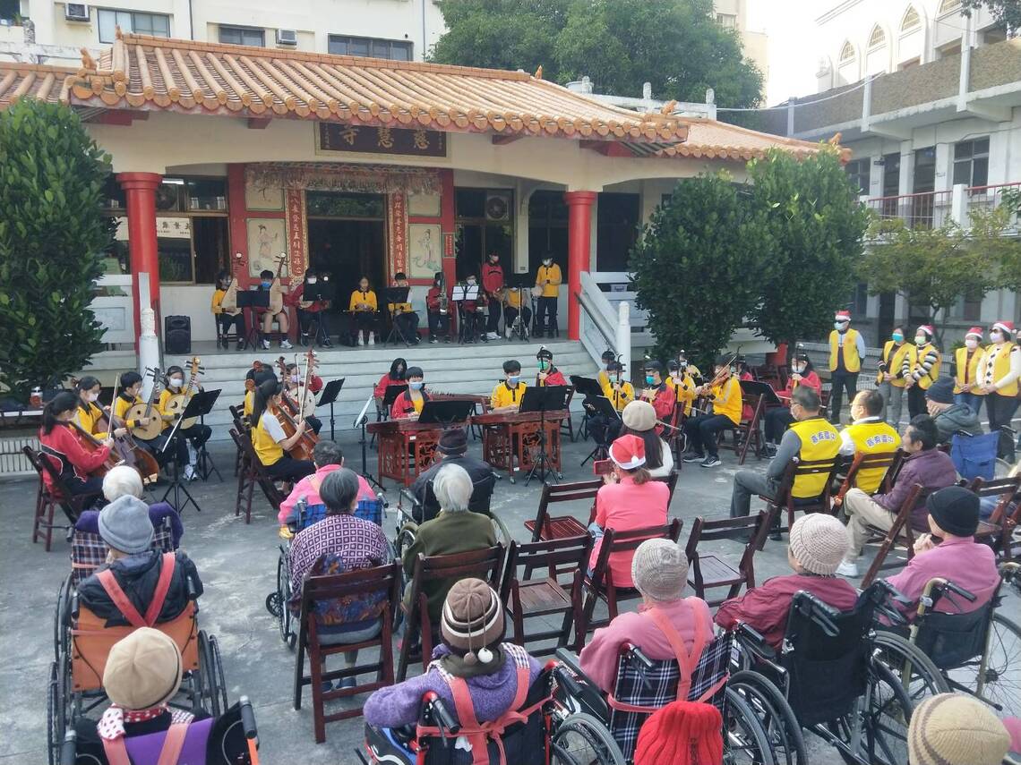 寒冬音樂會 嘉義國中國樂班博愛仁愛之家送暖意 讓長輩們感受溫暖