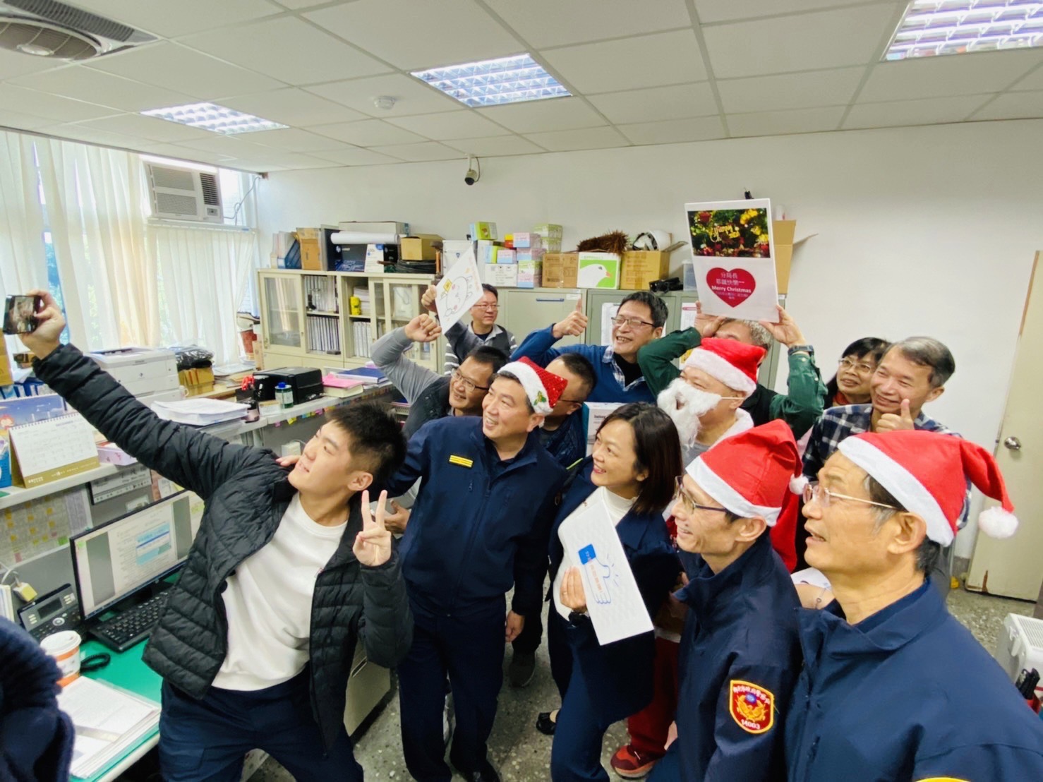 聖誕禮品五選一!淡水警分局長親送祝福歡度聖誕節