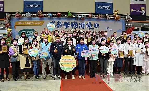 鼓勵醫療院所加入戒菸服務 嘉義市頒獎戒菸服務績優暨志願服務獎勵